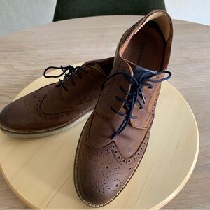 Men’s brown leather dress shoes, navy laces size 9